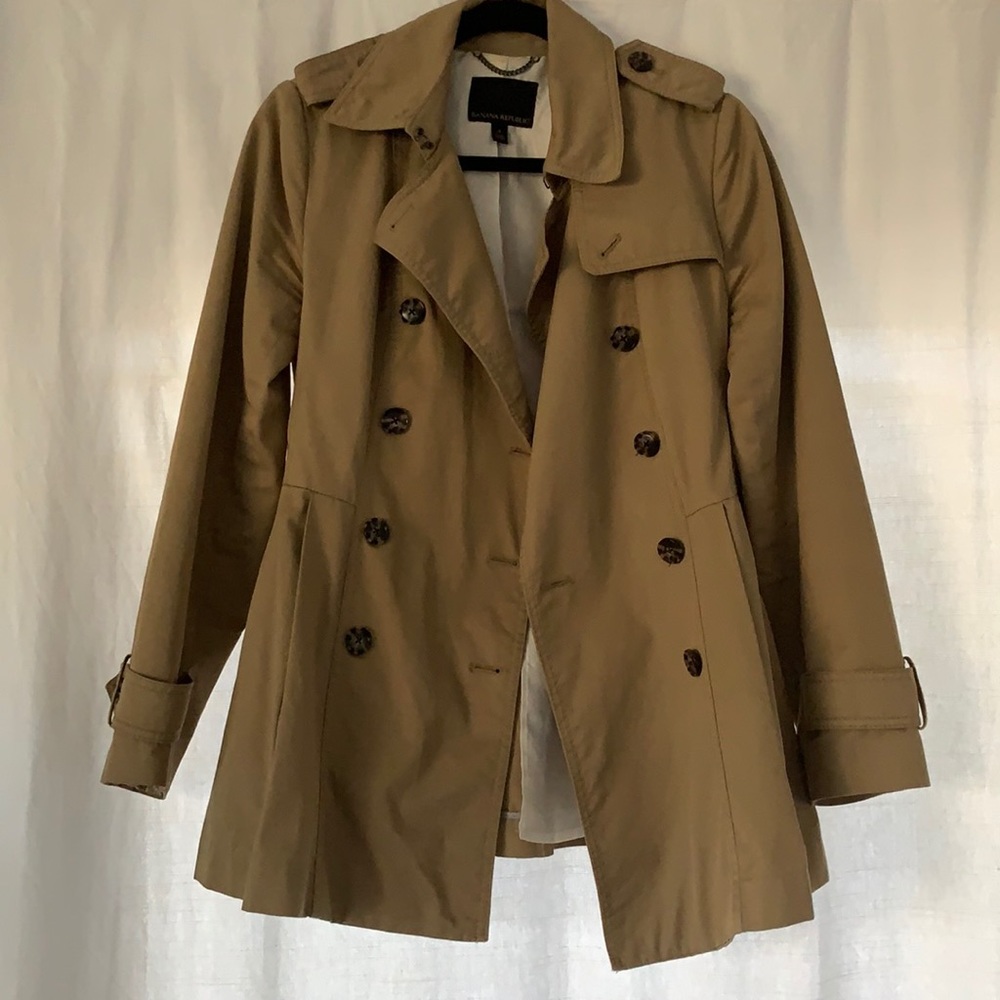 BANANA REPUBLIC trench coat. Size 4.